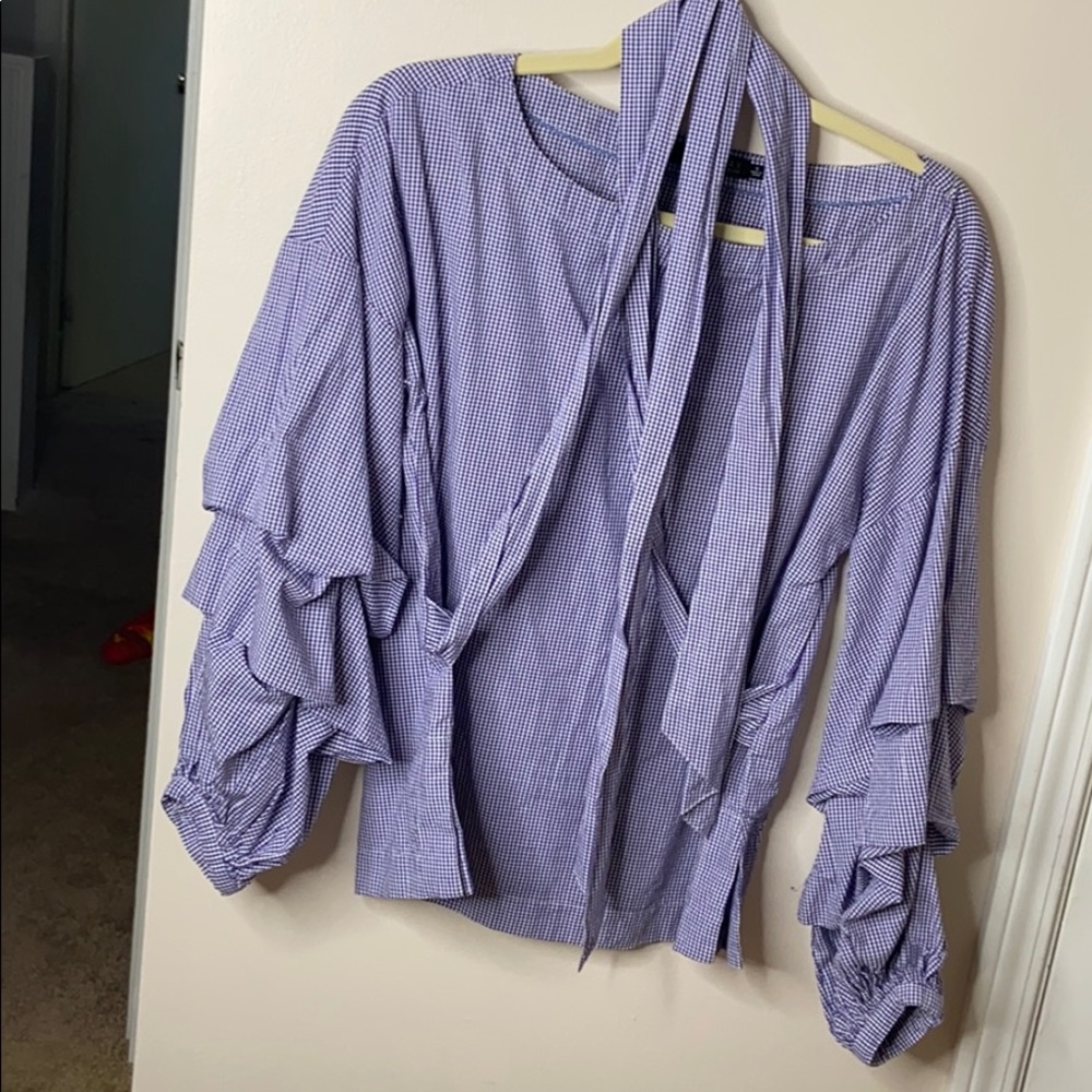 Gingham top w ruched sleeves and waist tie